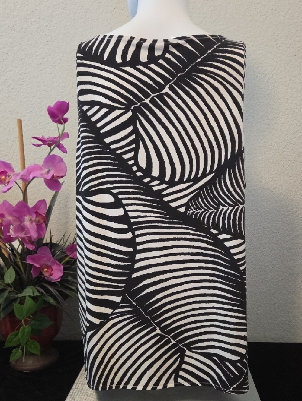 Ann Taylor Black & White Palm Print Top - Picture 3 of 5